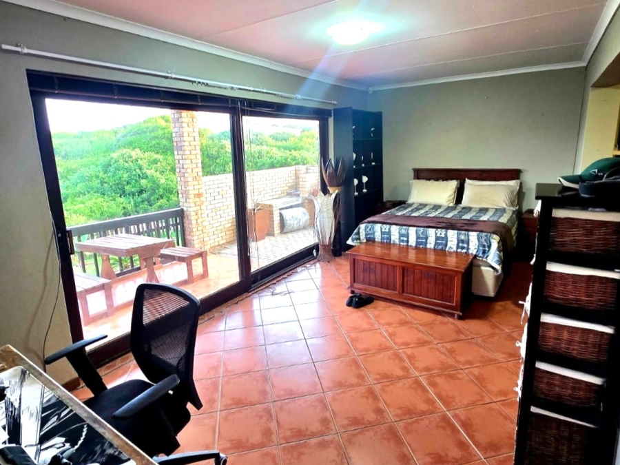 4 Bedroom Property for Sale in Paradise Beach Eastern Cape